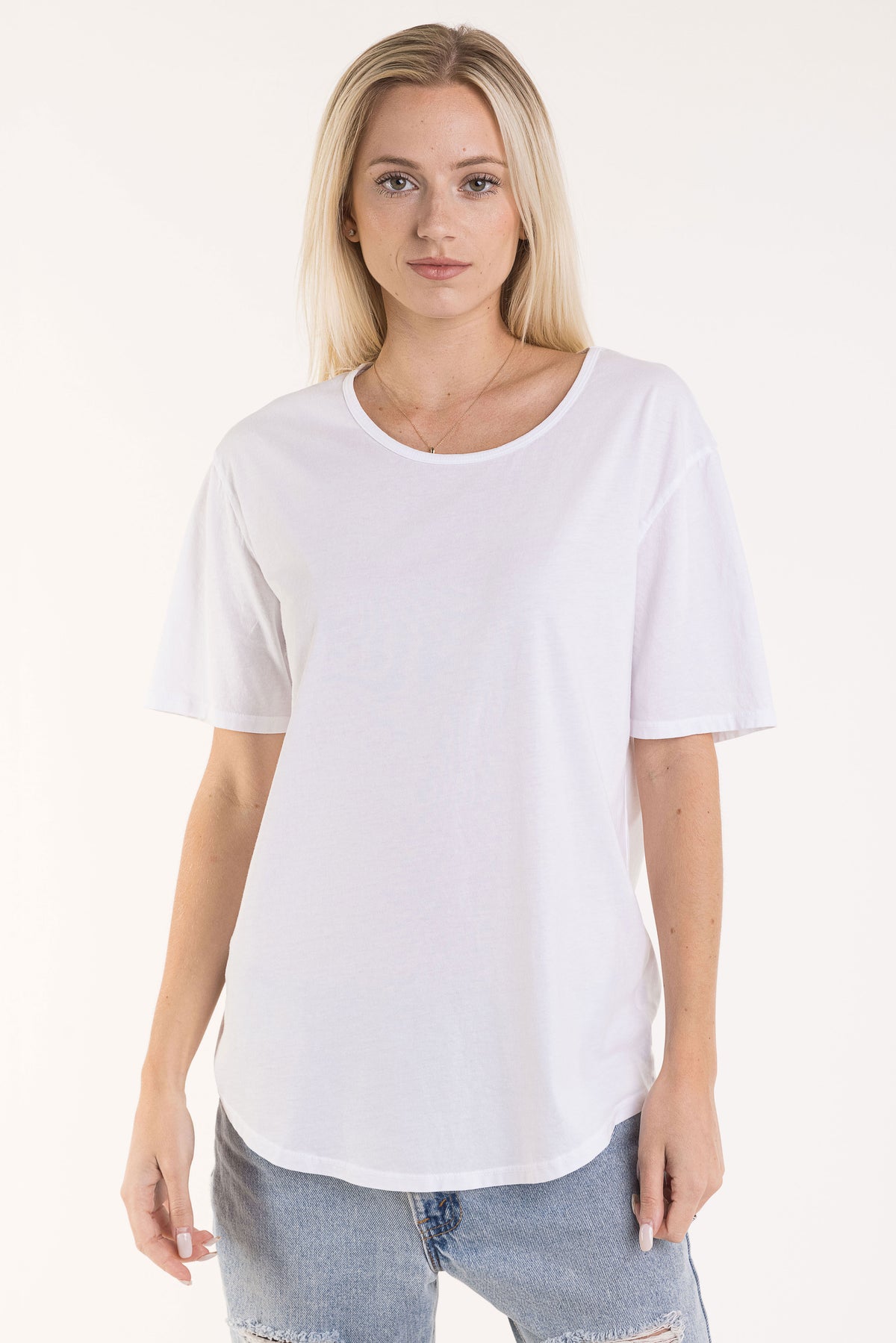 binding neck line and rounded hem t-shirt